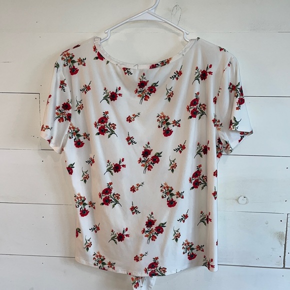 FLORAL TOP - Picture 2 of 3